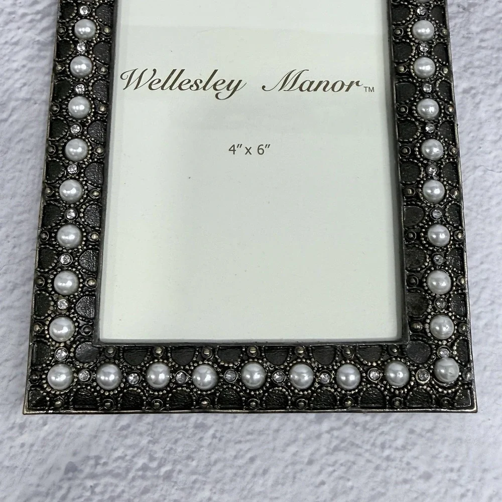 Wellesley Manor 4x6 Photo Frame Faux Pearl Rhinestone Ornate Silver Tone Vintage